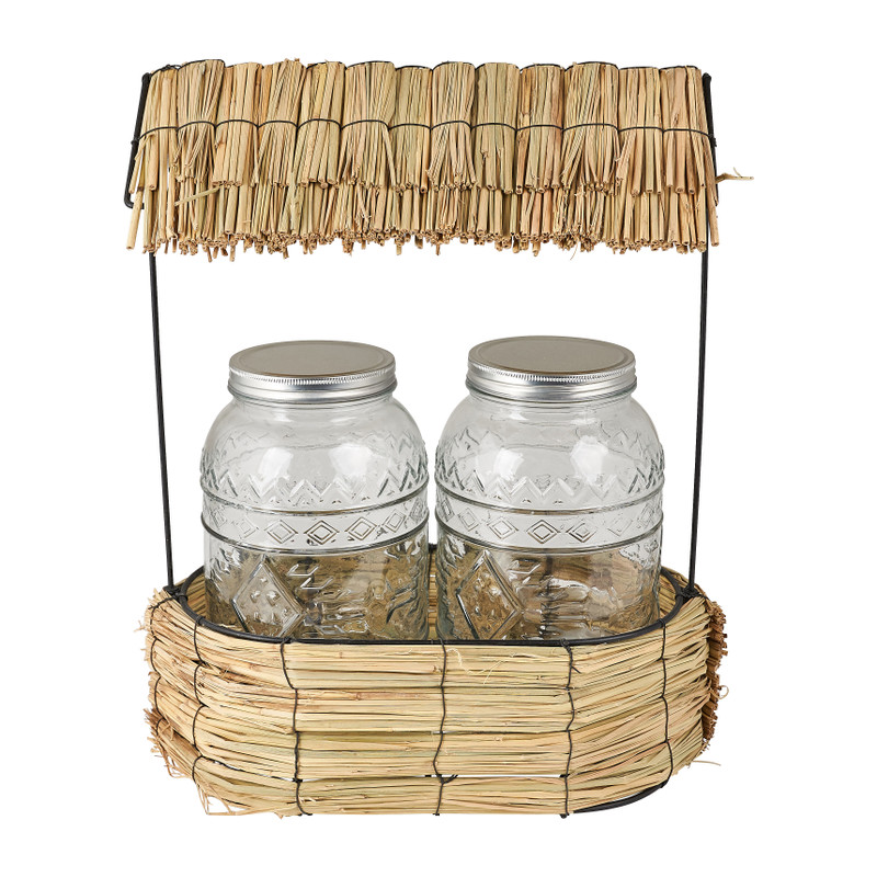 Rieten huisje met limonadekannen