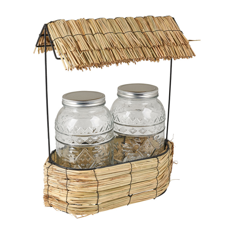 Rieten huisje met limonadekannen