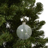 Kerstbal met groene bloemen - wit/transparant - ø8 cm