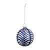 Kerstbal blaadjes handgeschilderd - wit/blauw - ø8 cm