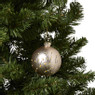 Kerstbal lichtroze takjes - roze - ø8 cm
