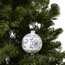 Kerstbal bloem - wit/blauw - ø8 cm