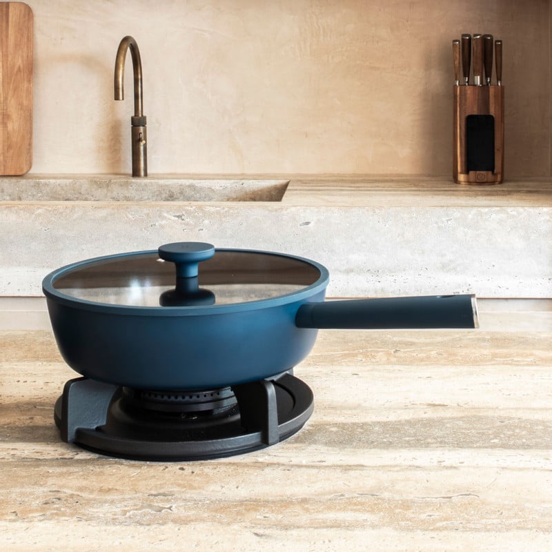 Hugo Kennis hapjespan met deksel - blauw/zwart - ø28x8 cm 