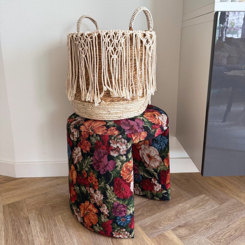 Poef bouquet - rood/paars/zwart - ø45x47 cm