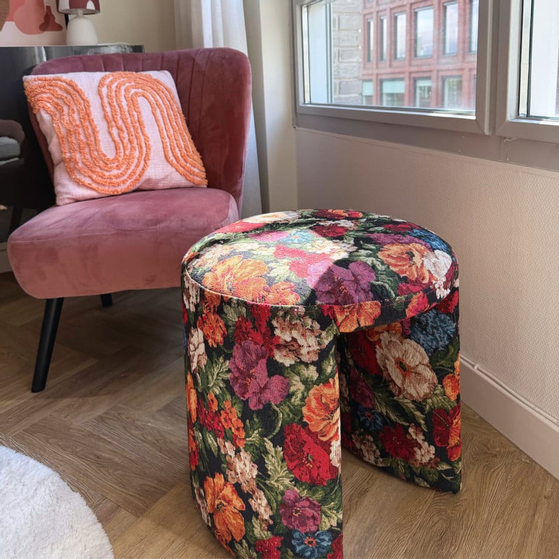 Poef bouquet - rood/paars/zwart - ø45x47 cm