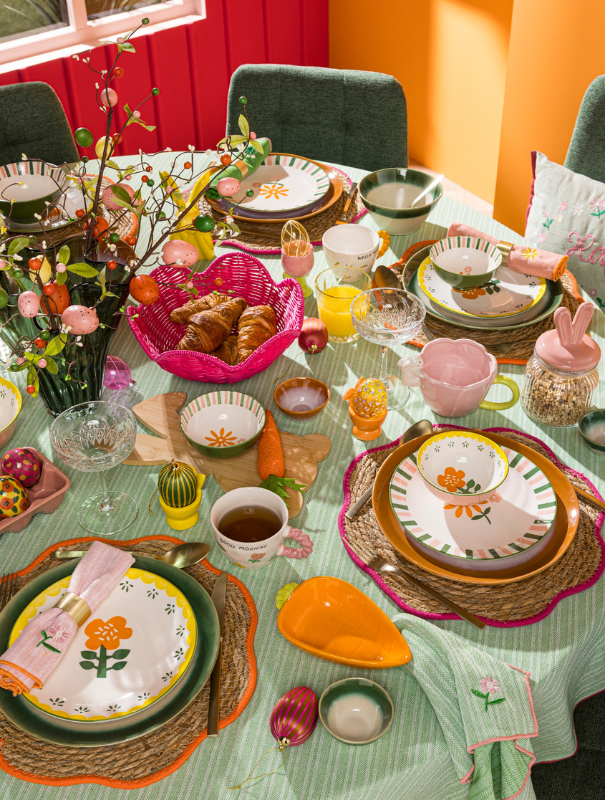 Schuif aan bij een kleurrijke paastafel